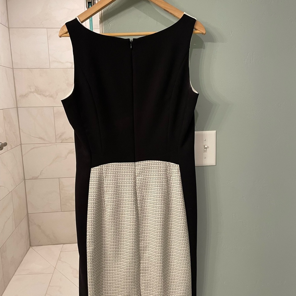 White House Black Market V-Neck Sheath Dress Black and White - Picture 4 of 9